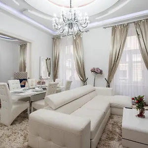 Opera Balkony Luxury With Free Parking , בודפשט הונגריה
